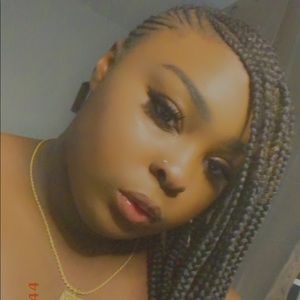 Meet your Posher, Monique